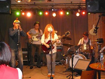 説明: 説明: 説明: C:\Users\N1001061\Desktop\TempTemp\Blues20130518-01.jpg